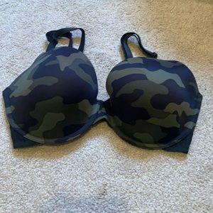 PINK wear everywhere t-shirt lightly lined 34DD